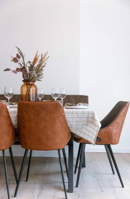 Hugo By The Harbor, Light-Filled And Centrally Located Apartment - Free Parking Ostend Luaran gambar